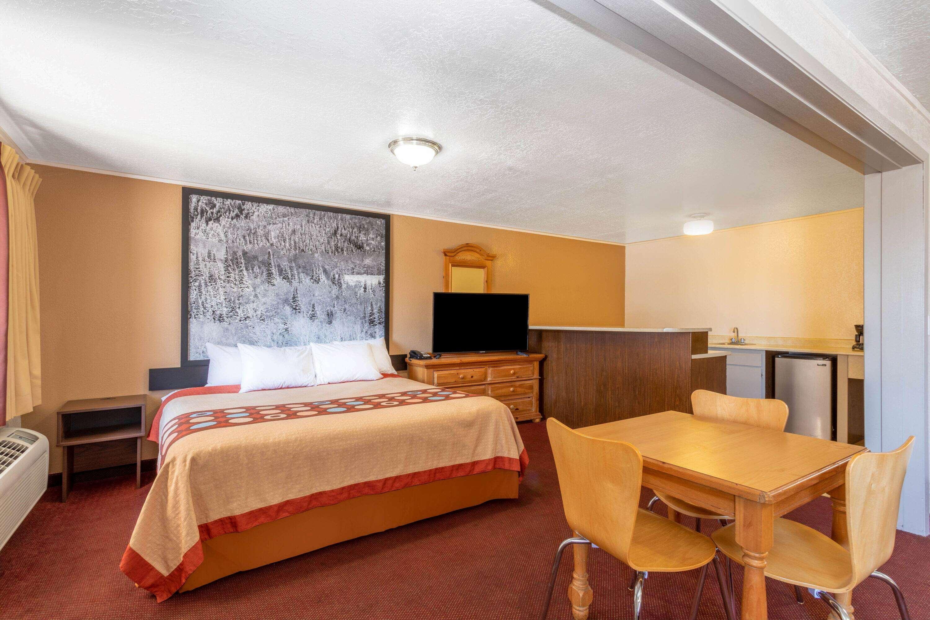 Super 8 By Wyndham Evanston Exterior photo